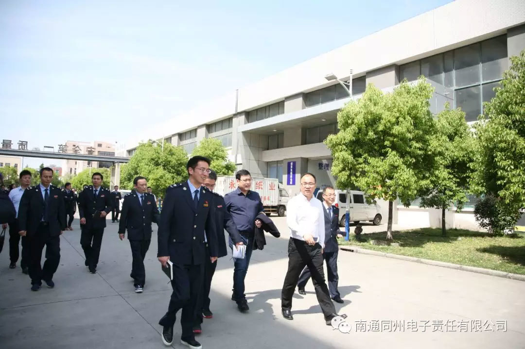 参观同洲电子厂区及生产车间 现场交流环节，市局青联主席黄俊康、市青商会秘书长江苏银州置业集团总经理沈琦博分别致辞，南通百润餐饮总经理严百强、南通同洲电子常务副总朱俊等10名企业家代表分享了自己的创业经历和感悟体会，双方代表就青年成长、创业等话题展开积极互动交流，现场气氛热烈，不断响起热烈的掌声和会心的笑声。市局青联主席黄俊康